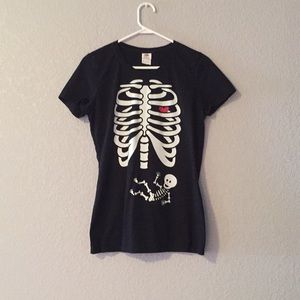 Pregnant skeleton shirt